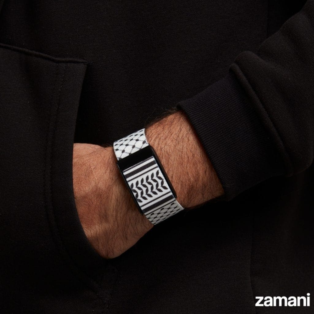 كوفية ووب بيبول 2 Person wearing Zamani Keffiyeh Whoop watch band - lifestyle photo