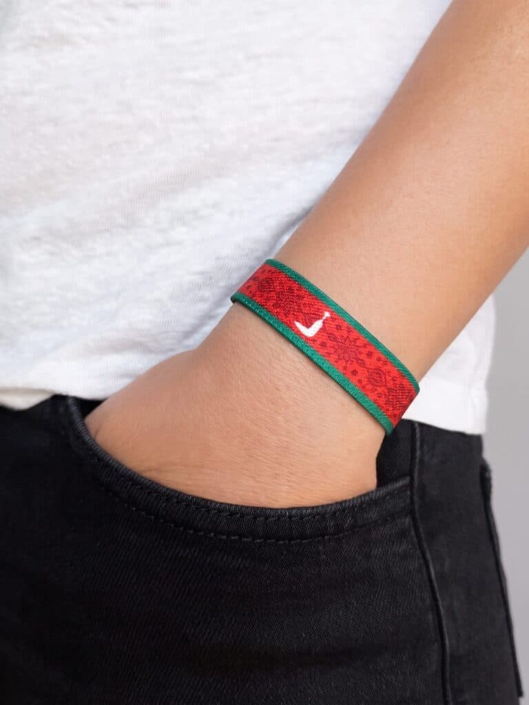 Oman Khaleeji 27 wristband worn on the wrist, jersey side