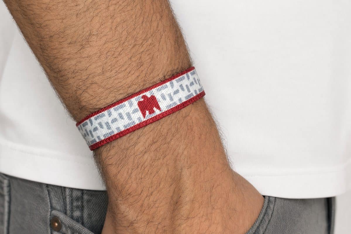 UAE Khaleeji wristband worn on the wrist