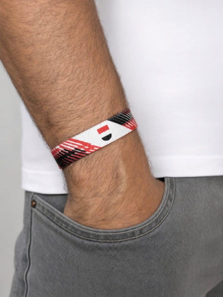 Yemen Khaleeji 27 wristband worn on the wrist, flag side